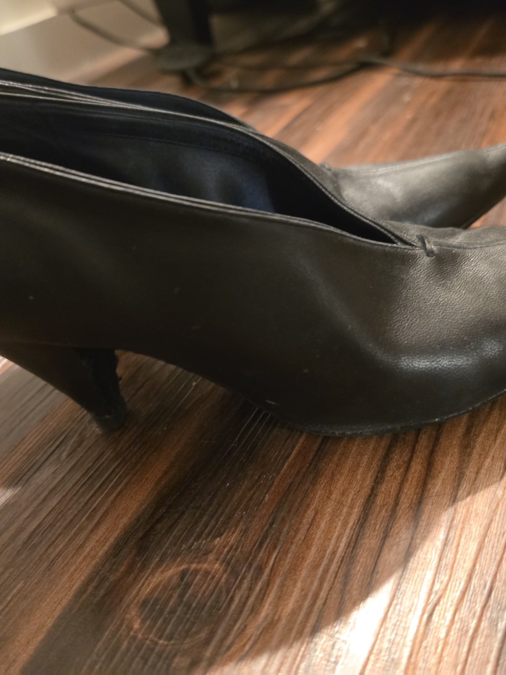 Classic Pointed Toe Women's Flats - Black - Picture 7 of 9
